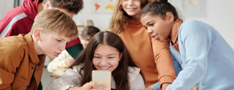 „Handys aus“ – Smartphone-Verbot an Schulen bleibt heißes Eisen