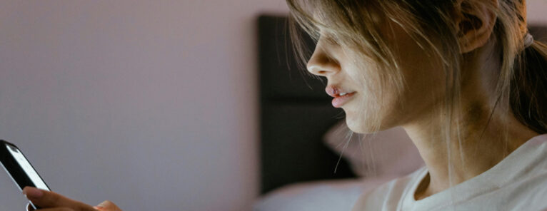 Zum 25. November: Zwischen leuchtenden Gesten und gelebter Verantwortung gegen Gewalt an Frauen